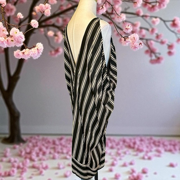 NWT Uma and Leopold Black, Tan & White Striped Sleeveless V-Neck Caftan Dress M - Picture 10 of 12